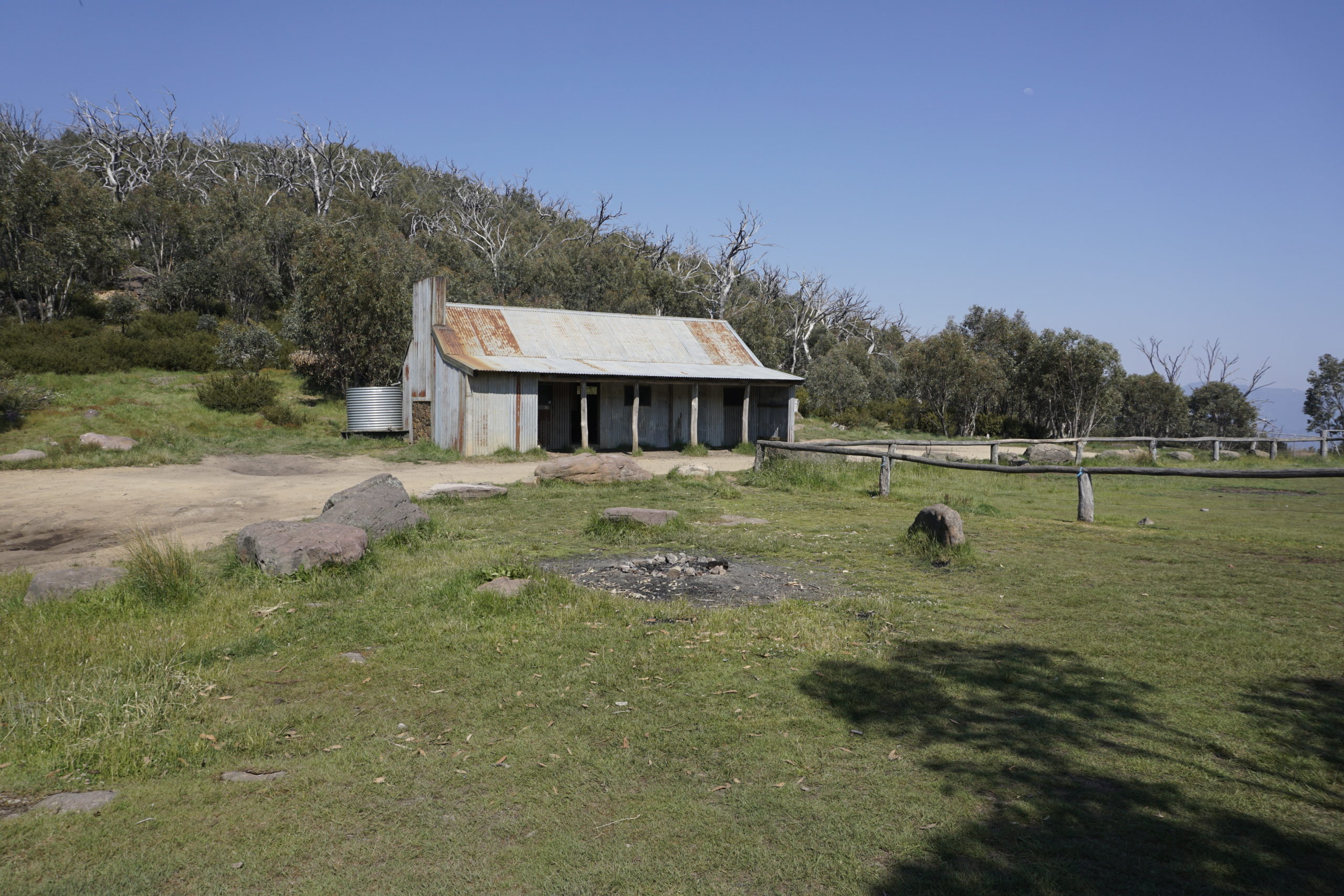 Here you should see a hut